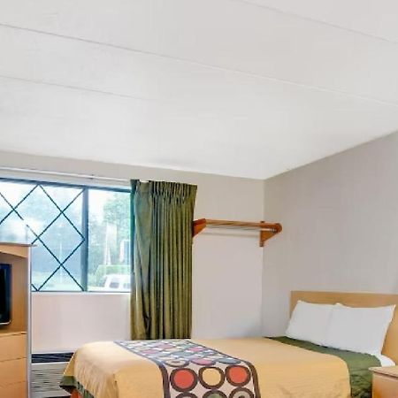 Super 8 By Wyndham Stamford/New York City Area Exterior photo