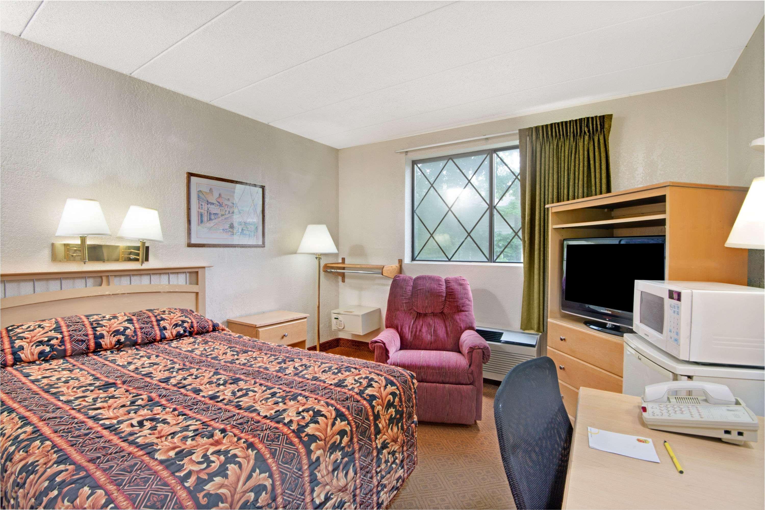 Super 8 By Wyndham Stamford/New York City Area Exterior photo