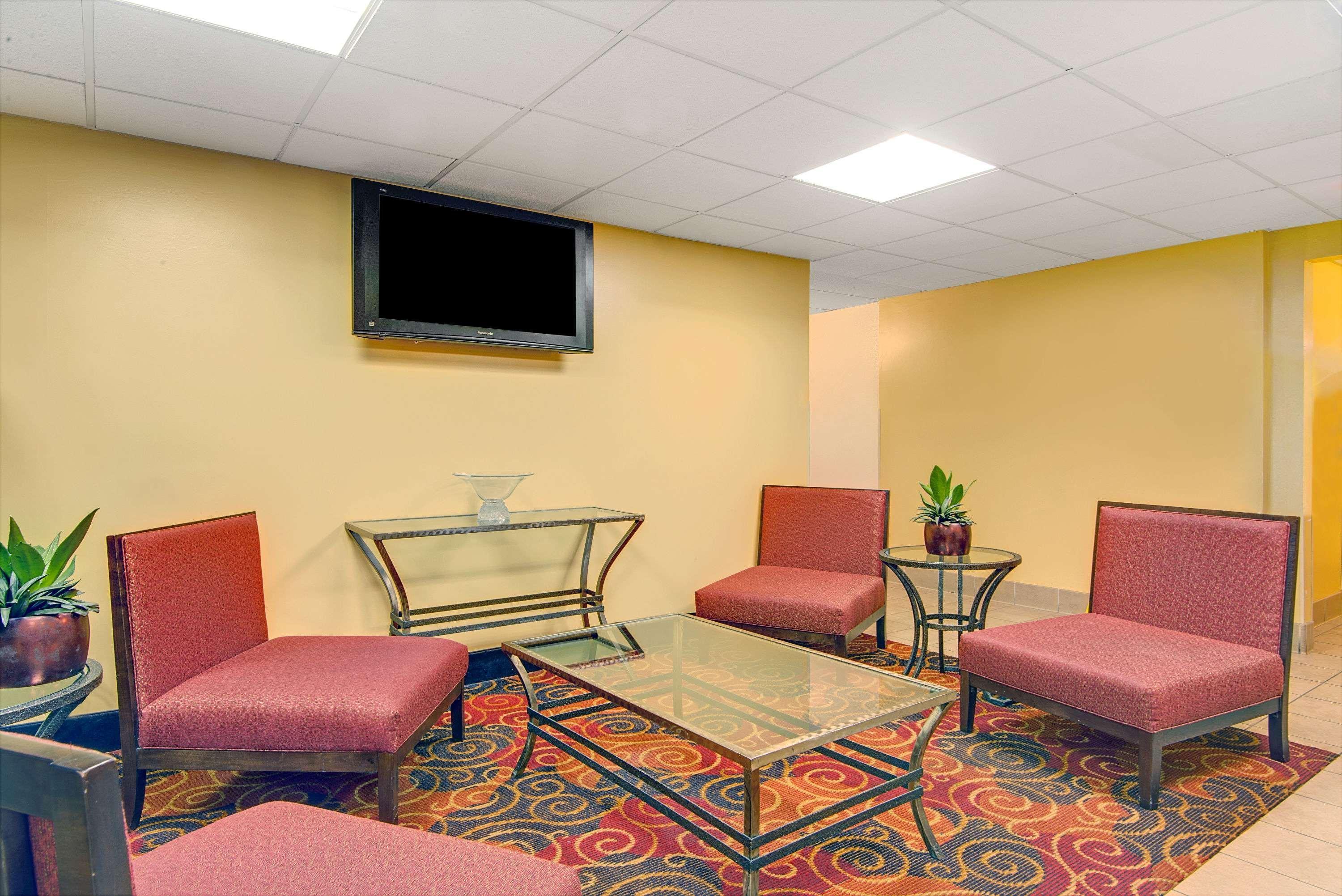 Super 8 By Wyndham Stamford/New York City Area Exterior photo