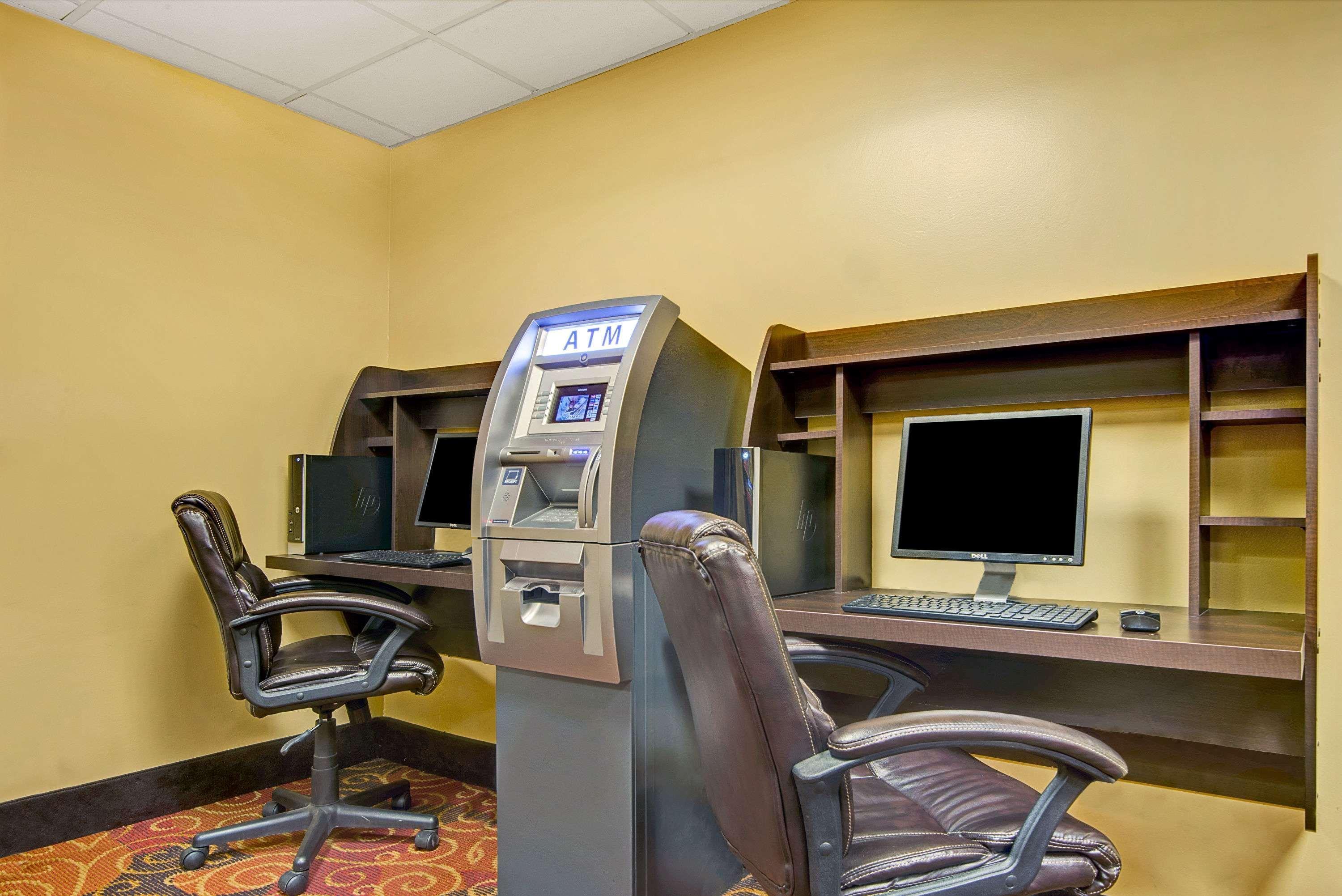 Super 8 By Wyndham Stamford/New York City Area Exterior photo